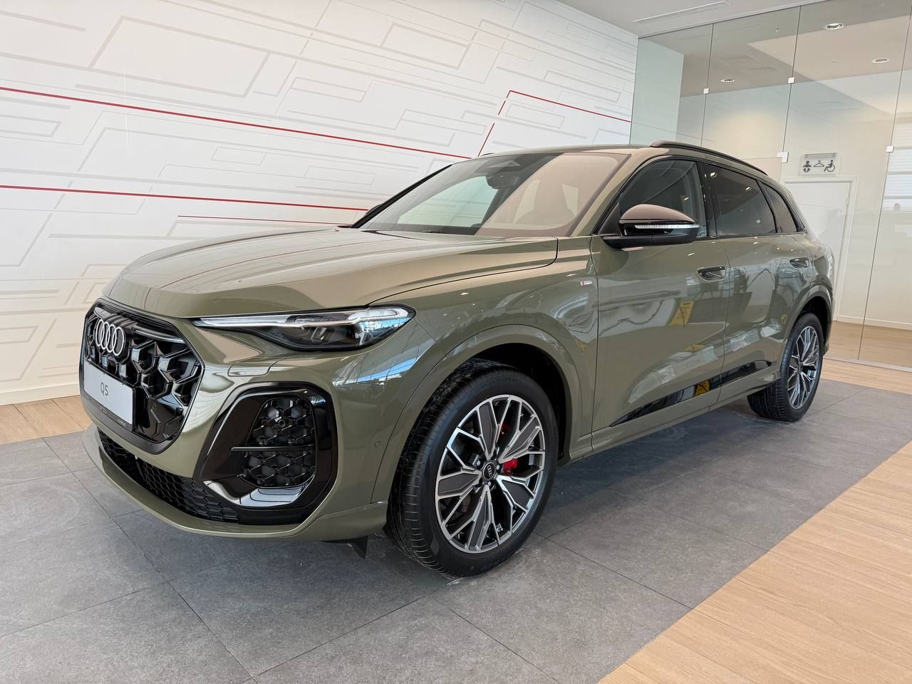 Автомобиль Audi Q5 III поколение 2.0 AMT 4WD (204 л.с.) 40 TFSI Quattro Зелёный 2025 