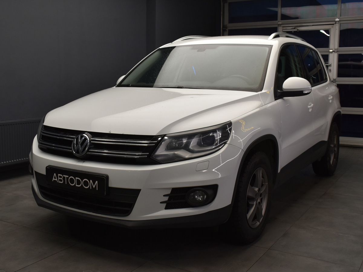 Автомобиль Volkswagen Tiguan I [рестайлинг] 1.4 AMT (150 л.с.) Base Белый 2016 с пробегом 178 000 км