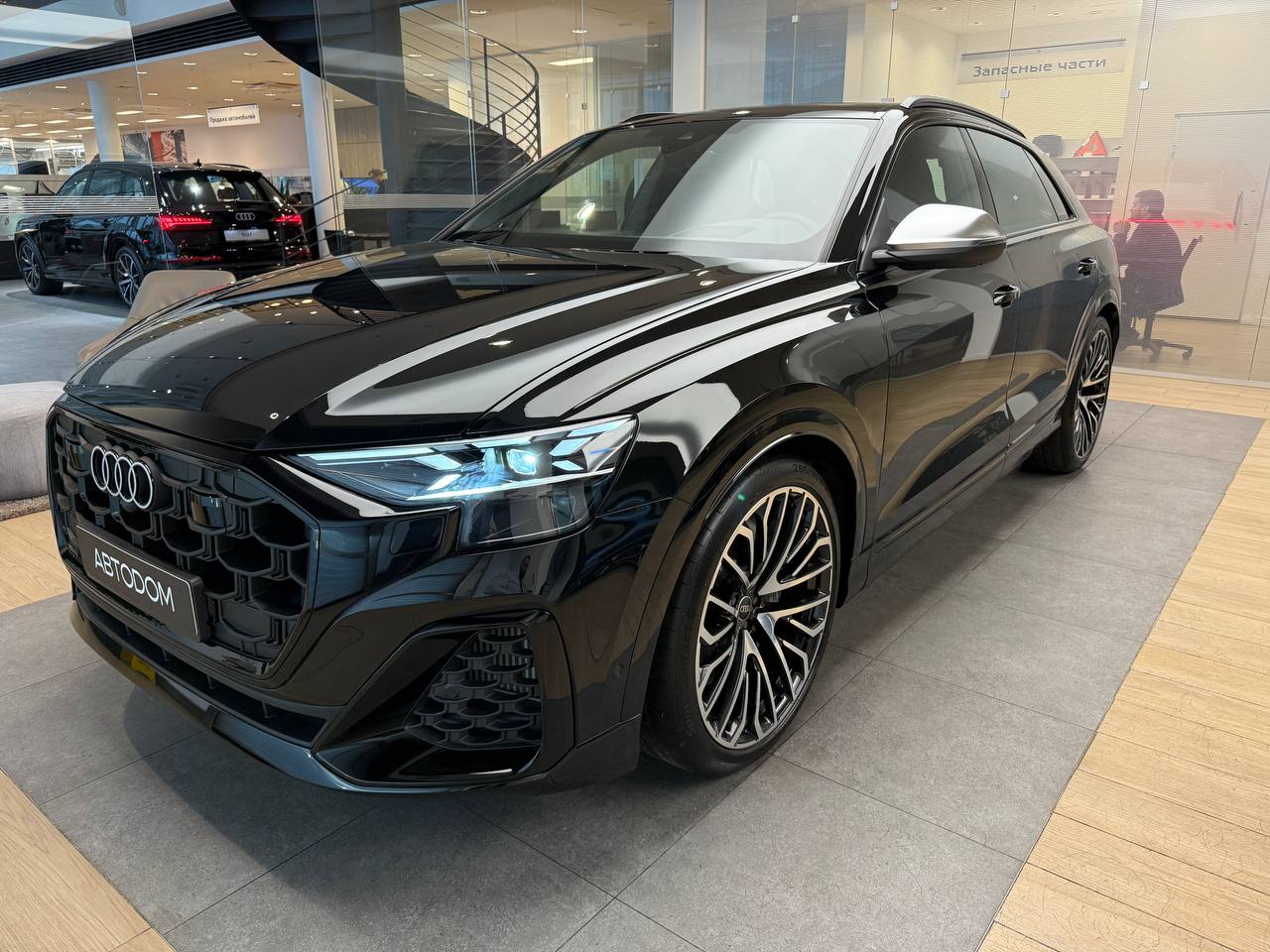 Автомобиль Audi SQ8 I (4M) [рестайлинг] 4.0 AT 4WD (507 л.с.) SQ8 TFSI Чёрный 2025 