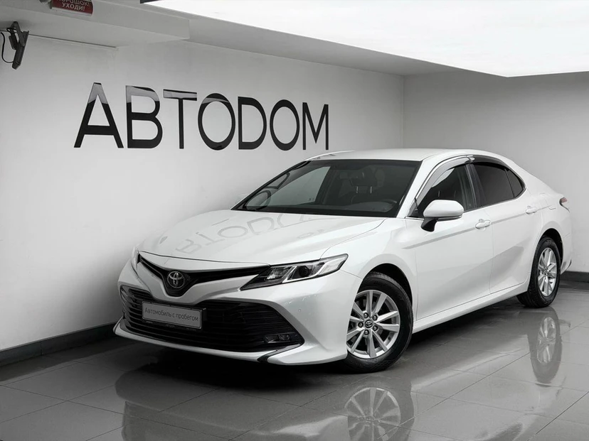 Toyota Camry VIII поколение (XV70) 2.0 AT (150 л.с.) Стандарт Белый 2018 с пробегом 92 940 км