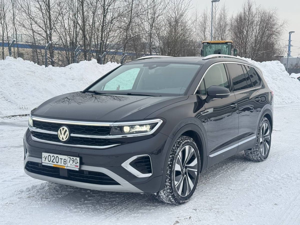 Автомобиль Volkswagen Talagon I поколение 2.0 AMT 4WD (220 л.с.) Deluxe Edition Pro Чёрный 2023 с пробегом 44 300 км