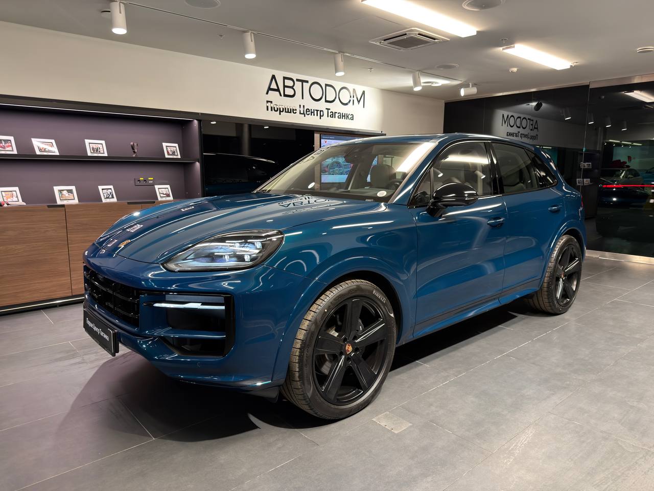 Автомобиль Porsche Cayenne III [рестайлинг] 3.0 AT 4WD (353 л.с.) Base Синий 2025 
