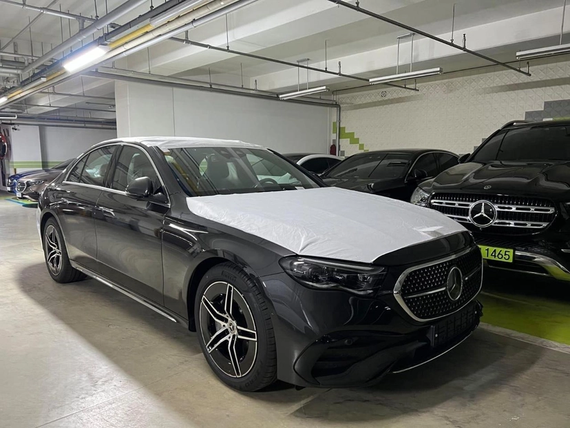 Автомобиль Mercedes-Benz E-Класс VI поколение (W214/S214) 2.0 AT 4Matic (258 л.с.) Exclusive Чёрный 2025
