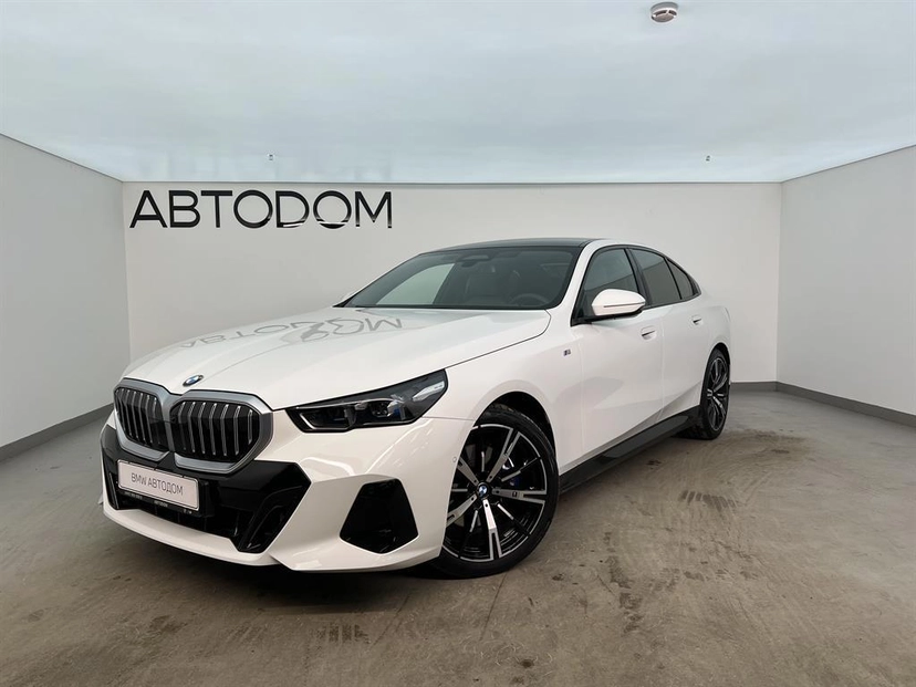 Автомобиль BMW 5 серии VIII поколение (G60) 2.0 AT 4WD (258 л.с.) M Sport Белый 2023 с пробегом 10 308 км