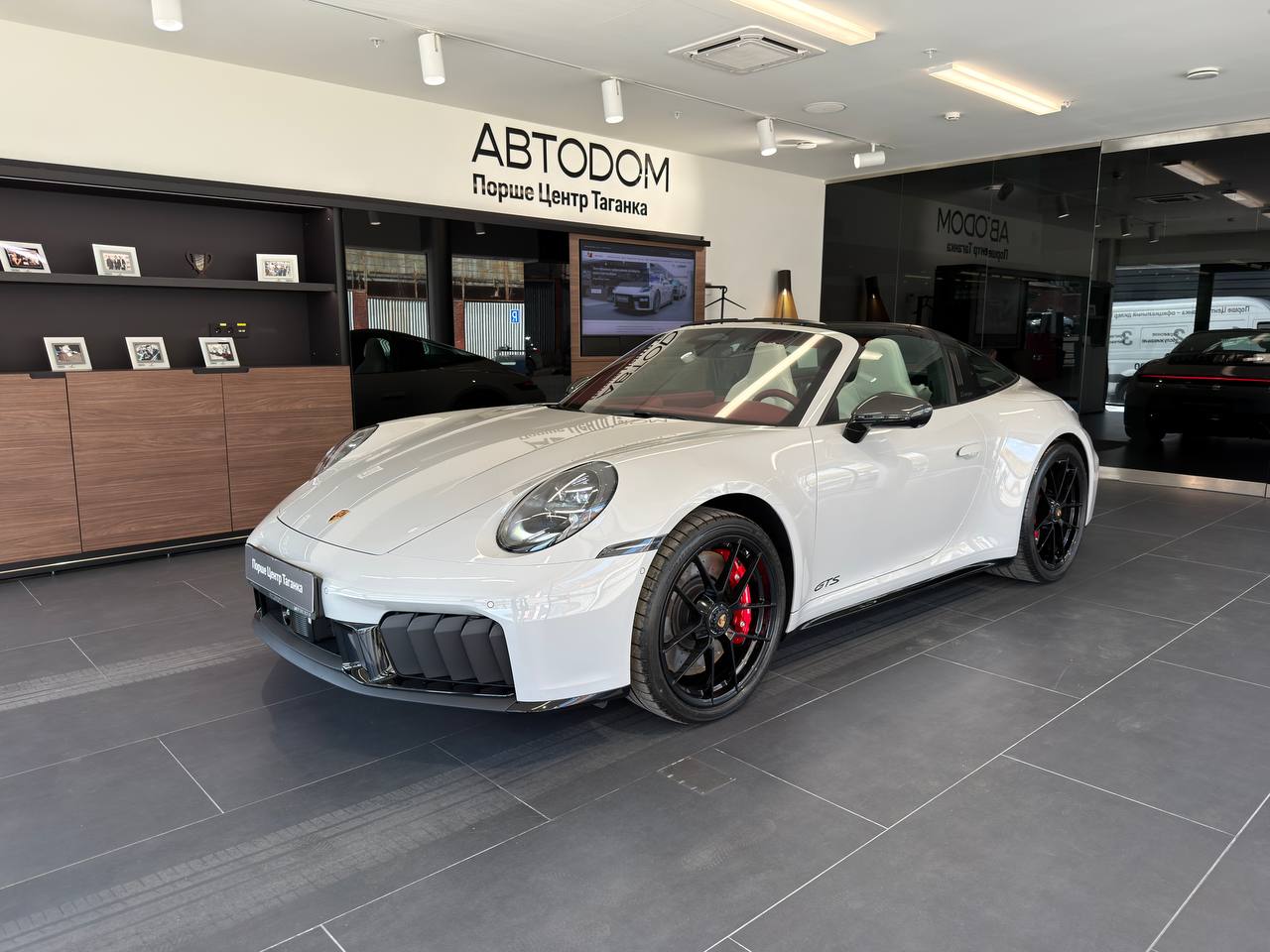 Автомобиль Porsche 911 VIII (992) [рестайлинг] GTS 3.6 AMT 4WD (541 л.с.) Targa GTS Серый 2026 