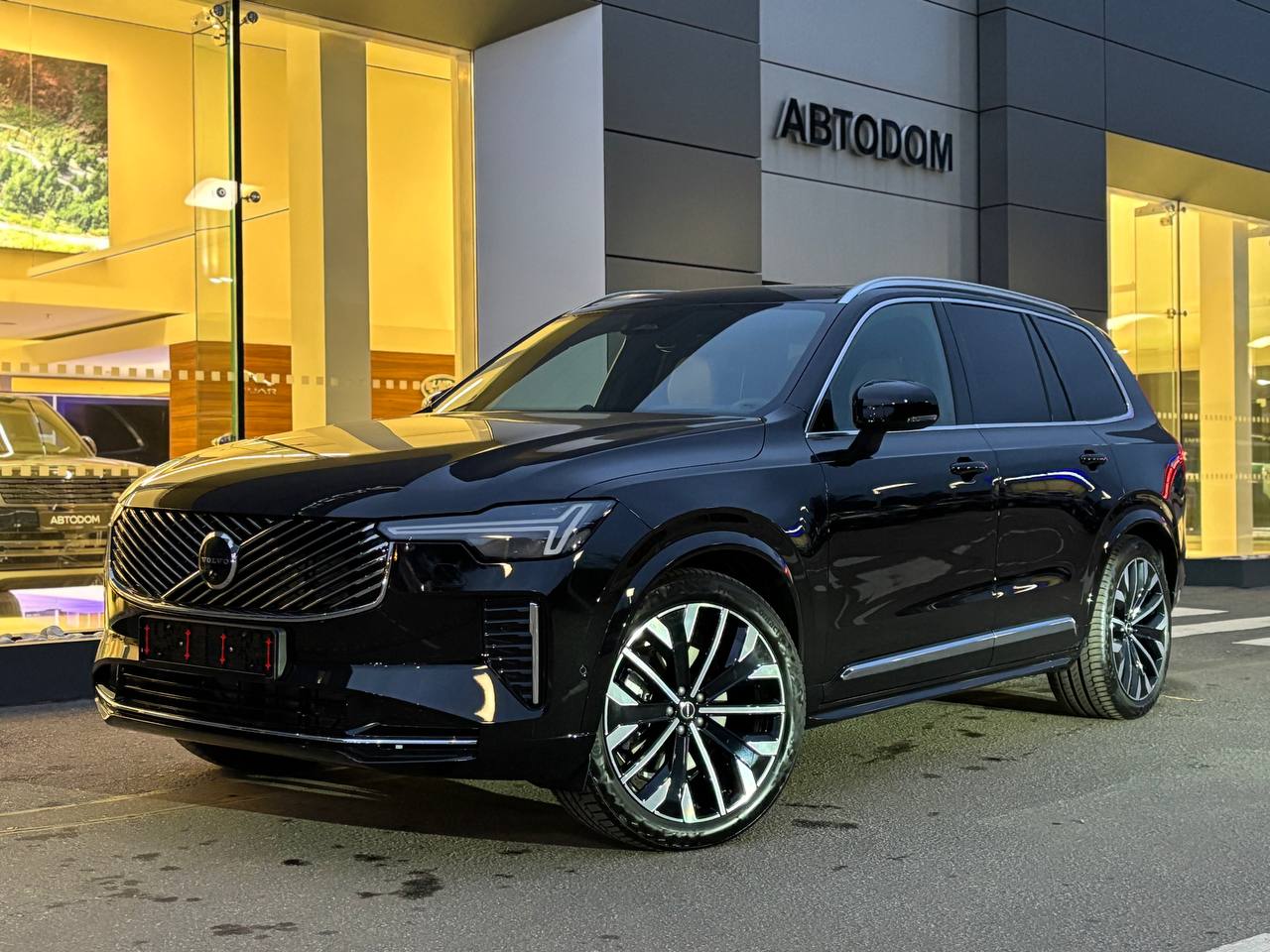 Автомобиль Volvo XC90 II [2-й рестайлинг] 2.0 AT 4WD (250 л.с.) Ultra Чёрный 2025 