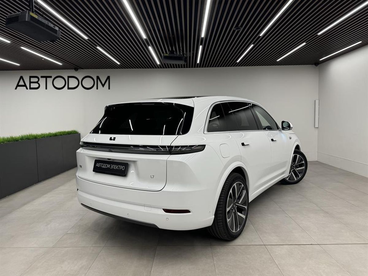 Автомобиль LiXiang L7 I [рестайлинг] 52.3 kWh 1.5hyb AT 4WD (449 л.с.) Ultra Белый 2025 