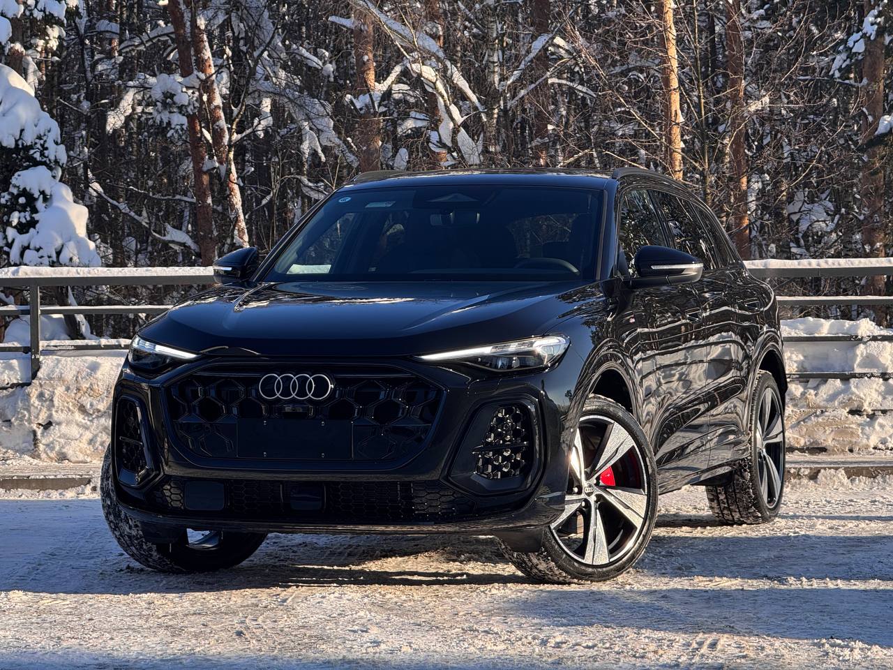 Автомобиль Audi Q5 III поколение 2.0 AMT 4WD (272 л.с.) TFSI quattro S tronic Чёрный 2025 
