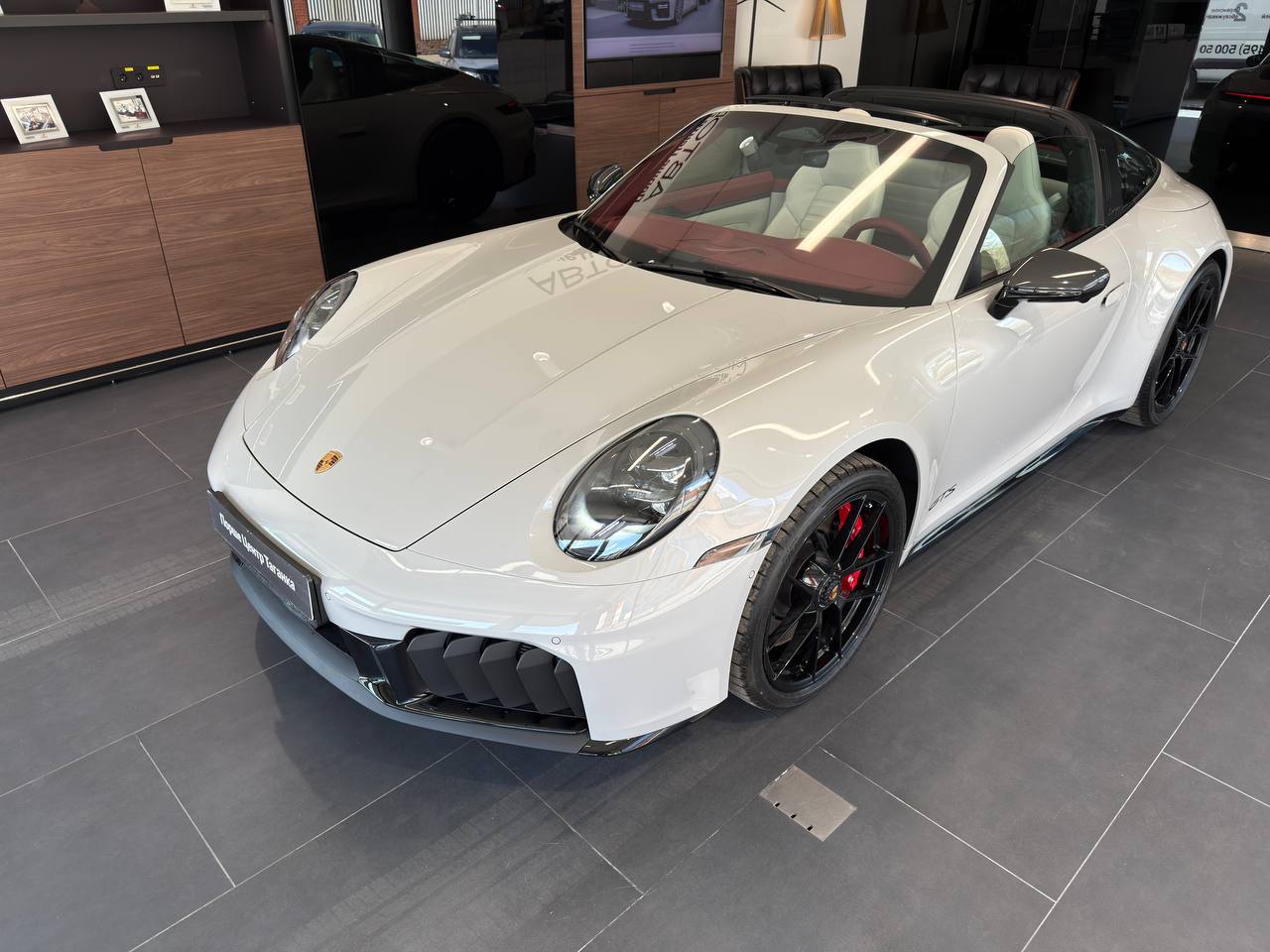 Автомобиль Porsche 911 VIII (992) [рестайлинг] GTS 3.6 AMT 4WD (541 л.с.) Targa GTS Серый 2026 