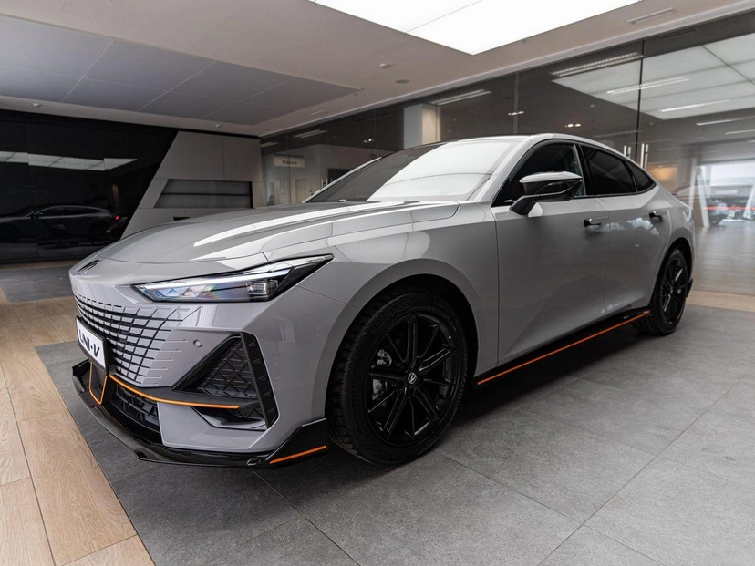 Автомобиль Changan UNI-V I поколение 1.5 AMT (181 л.с.) Luxe Серый 2024