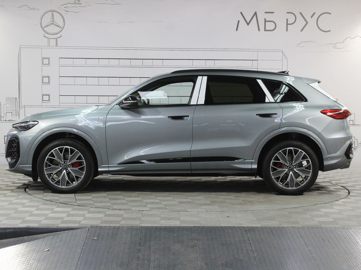 Автомобиль Audi Q5 III поколение 2.0 AMT 4WD (204 л.с.) Exclusive Серый 2025 с пробегом 30 км