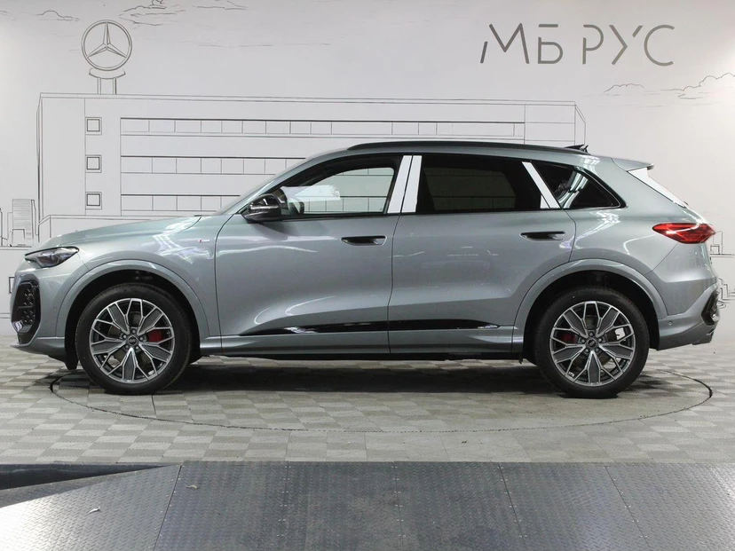 Автомобиль Audi Q5 III поколение 2.0 AMT 4WD (204 л.с.) Exclusive Серый 2025 с пробегом 30 км