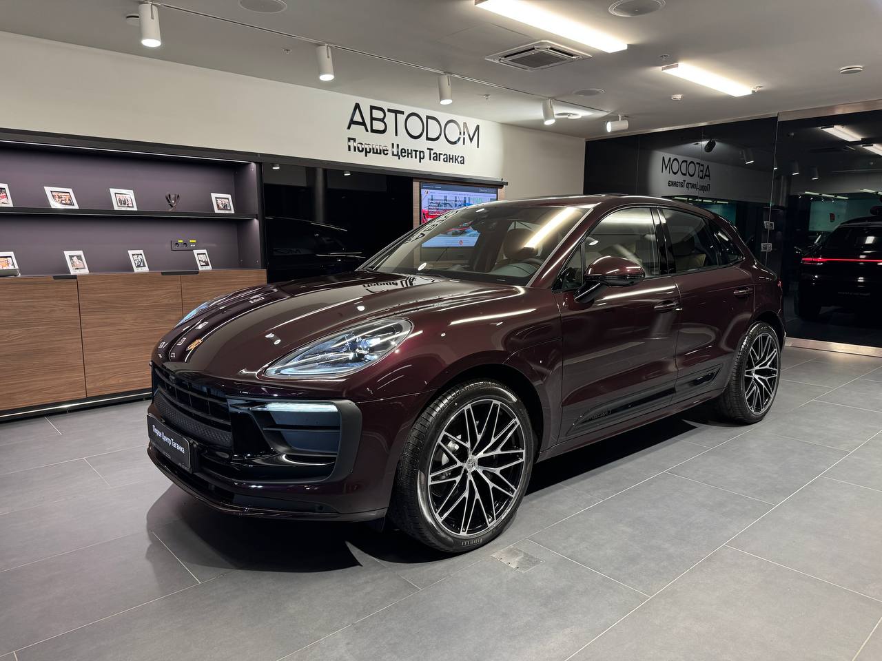 Автомобиль Porsche Macan I [2-й рестайлинг] 2.0 AMT 4WD (265 л.с.) T Красный 2025 