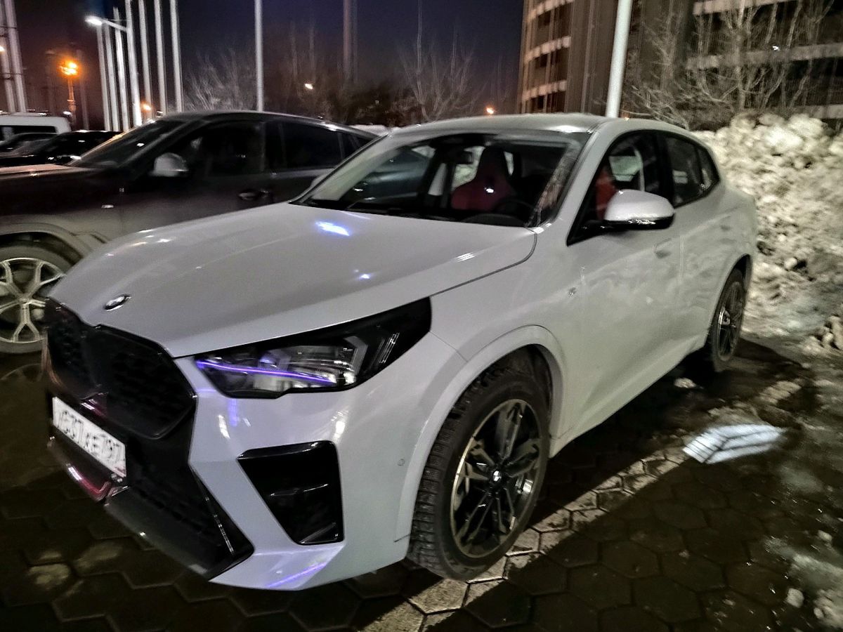 Автомобиль BMW X2 II поколение (U10) 2.0 AMT 4WD (204 л.с.) M Sport Серый 2024 с пробегом 4 023 км