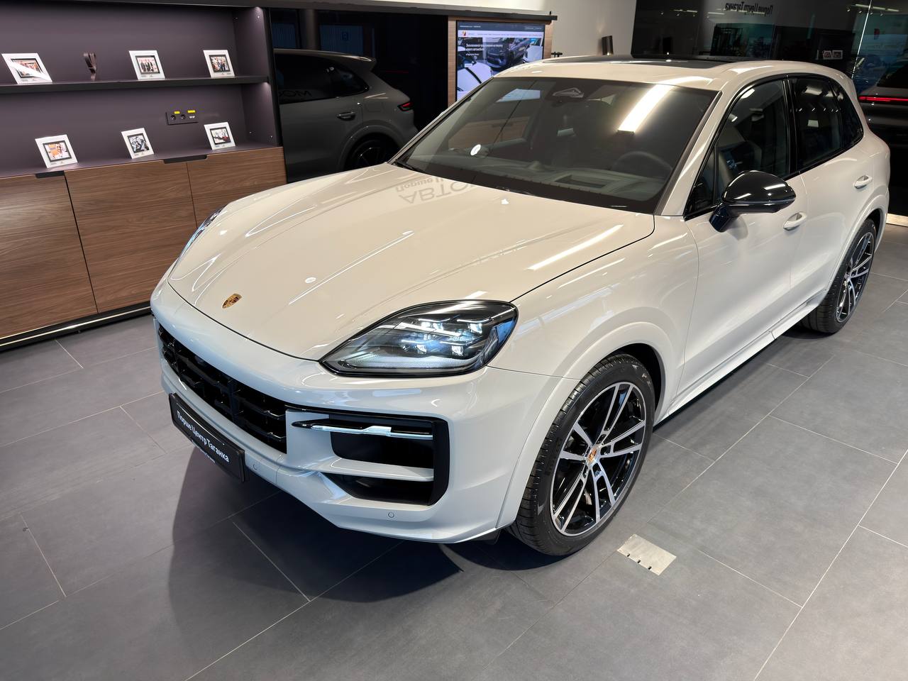 Porsche Cayenne III [рестайлинг] 3.0 AT 4WD (353 л.с.) Black Edition Серый 2026 