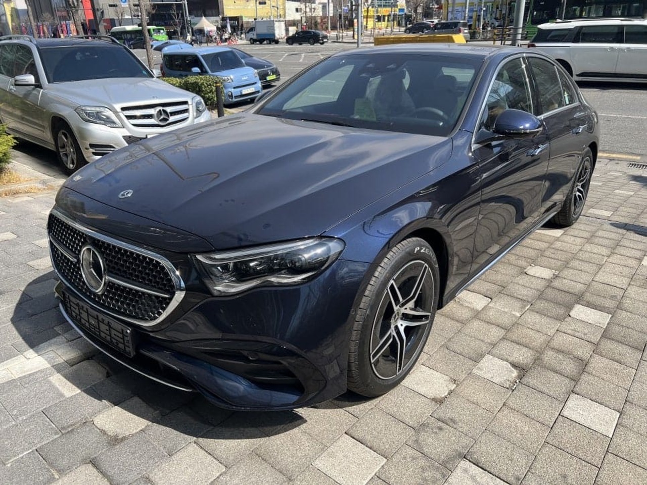 Автомобиль Mercedes-Benz E-Класс VI поколение (W214/S214) 2.0 AT 4Matic (258 л.с.) Exclusive Синий 2025 