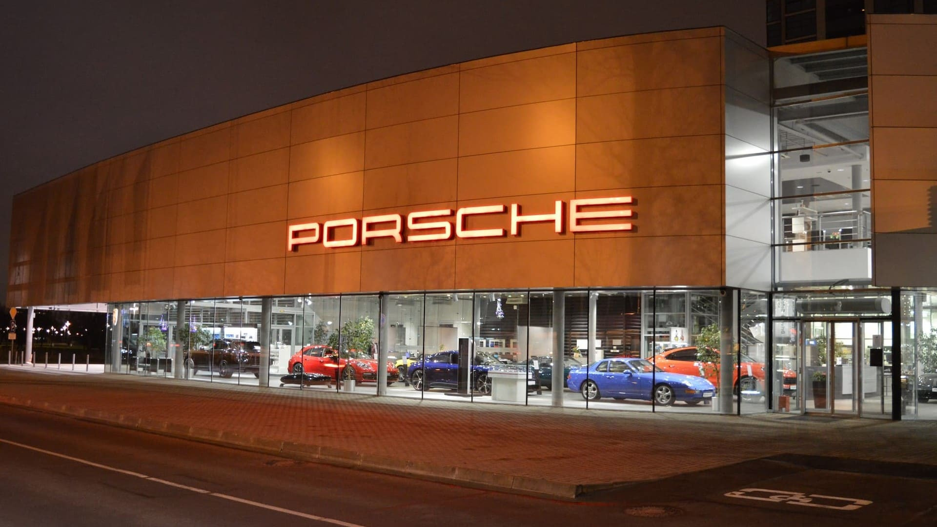 изображение дилерского центра