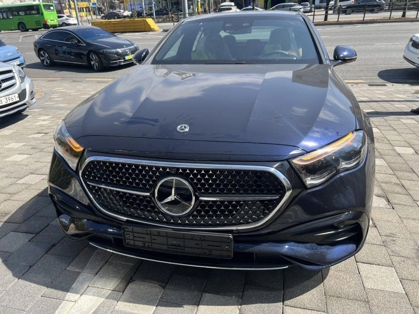 Автомобиль Mercedes-Benz E-Класс VI поколение (W214/S214) 2.0 AT 4Matic (258 л.с.) Exclusive Синий 2025