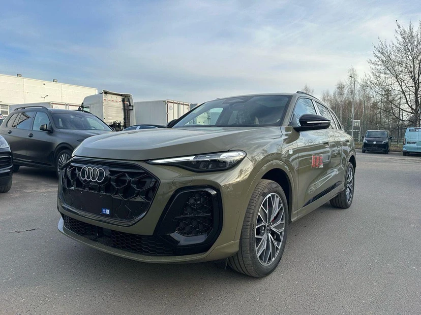 Audi Q5 III поколение 2.0 AMT 4WD (204 л.с.) Exclusive Зелёный 2026 с пробегом 41 км