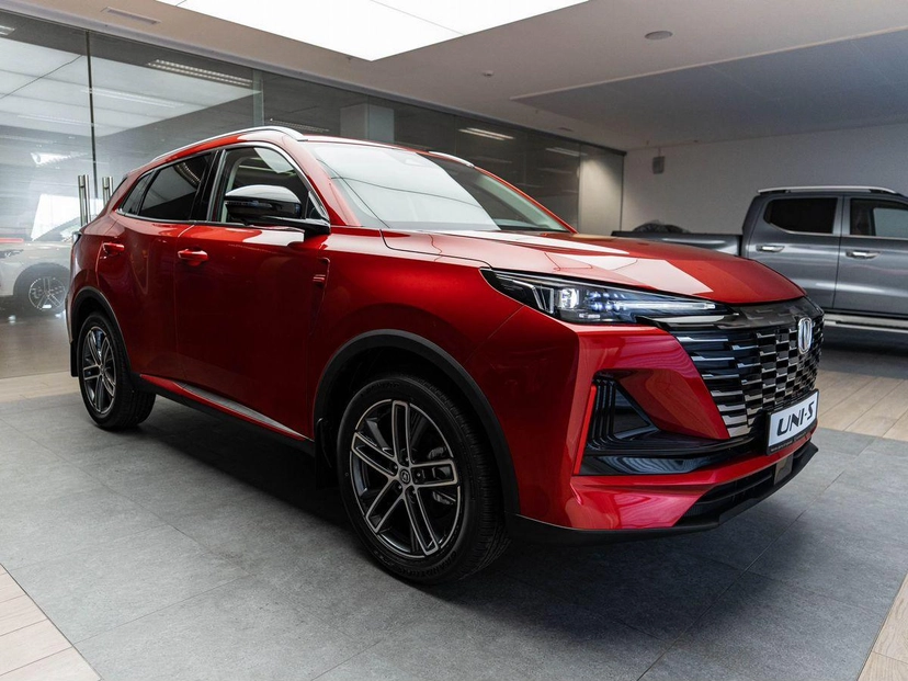 Автомобиль Changan UNI-S I поколение 1.5 AMT (181 л.с.) Tech+ Красный 2024