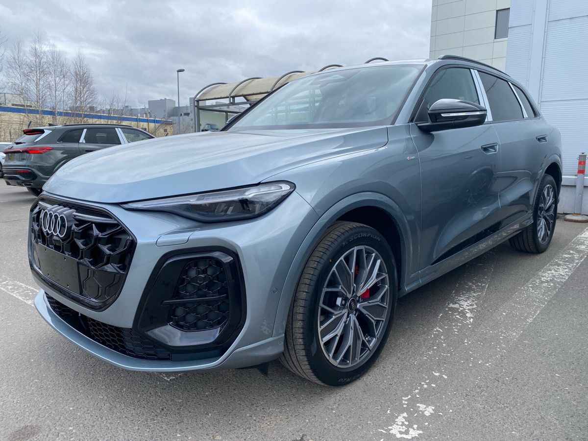 Автомобиль Audi Q5 III поколение 2.0 AMT 4WD (204 л.с.) Exclusive Серый 2025 с пробегом 30 км