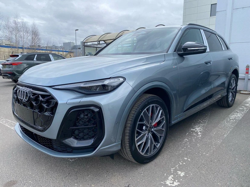 Автомобиль Audi Q5 III поколение 2.0 AMT 4WD (204 л.с.) Exclusive Серый 2025 с пробегом 30 км