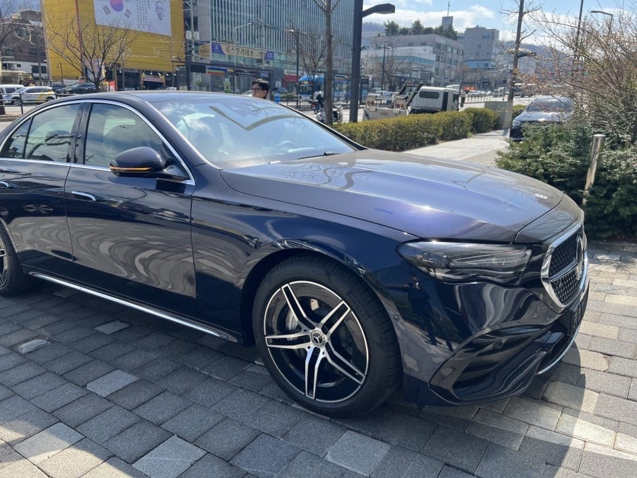 Автомобиль Mercedes-Benz E-Класс VI поколение (W214/S214) 2.0 AT 4Matic (258 л.с.) Exclusive Синий 2025 