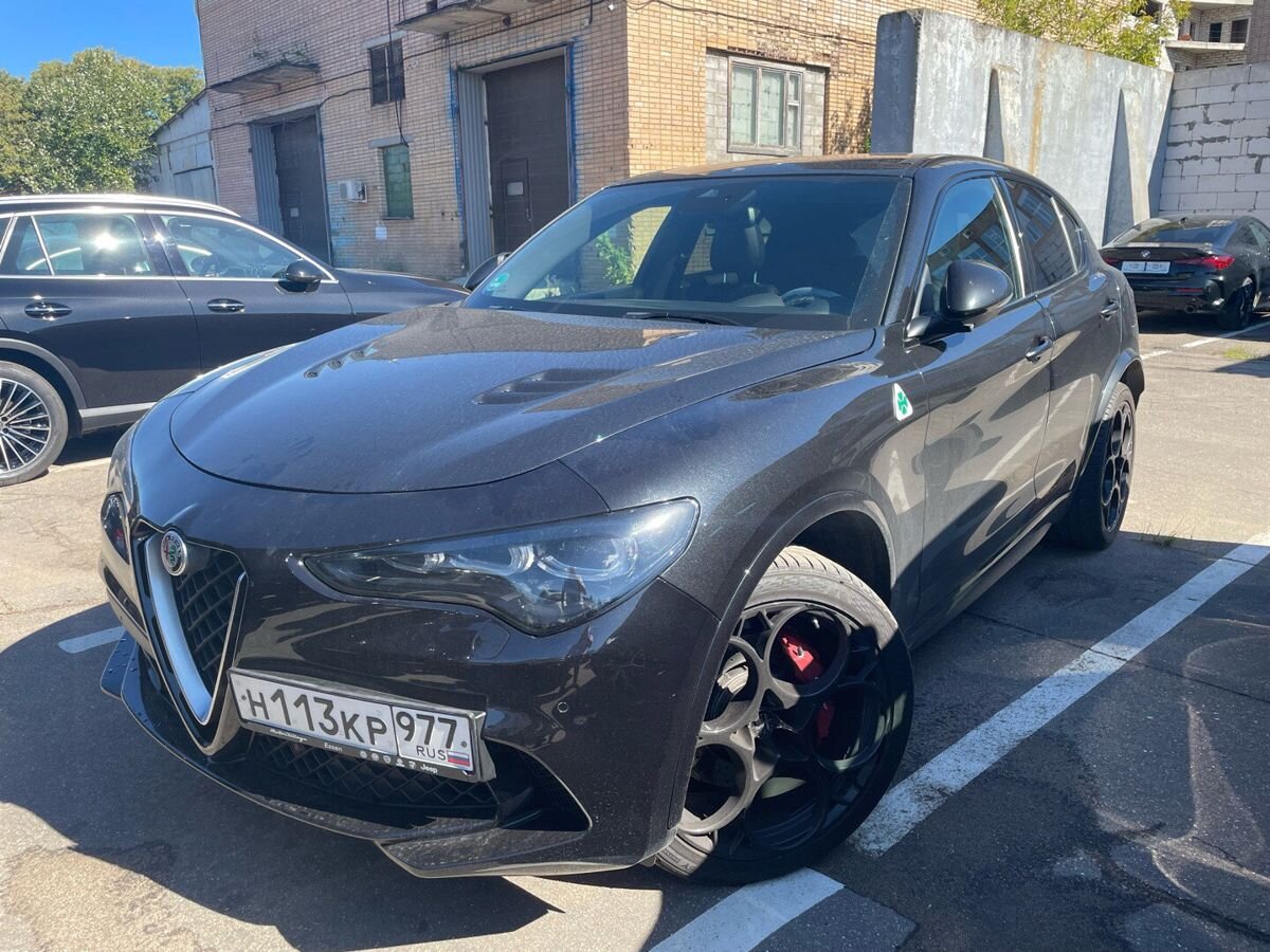 Alfa Romeo Stelvio I поколение 2.9 AT 4WD (510 л.с.) Base Чёрный 2018 с пробегом 90 723 км