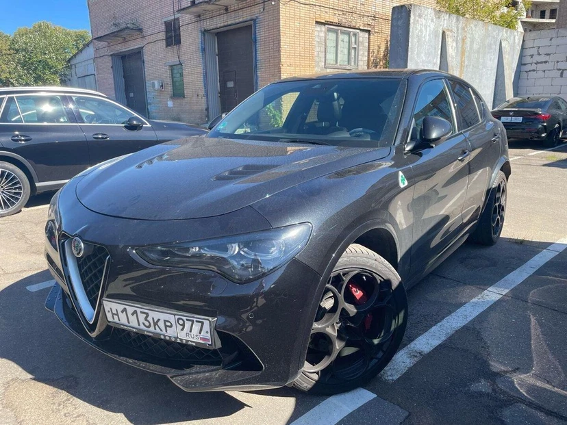 Alfa Romeo Stelvio I поколение 2.9 AT 4WD (510 л.с.) Base Чёрный 2018 с пробегом 90 723 км