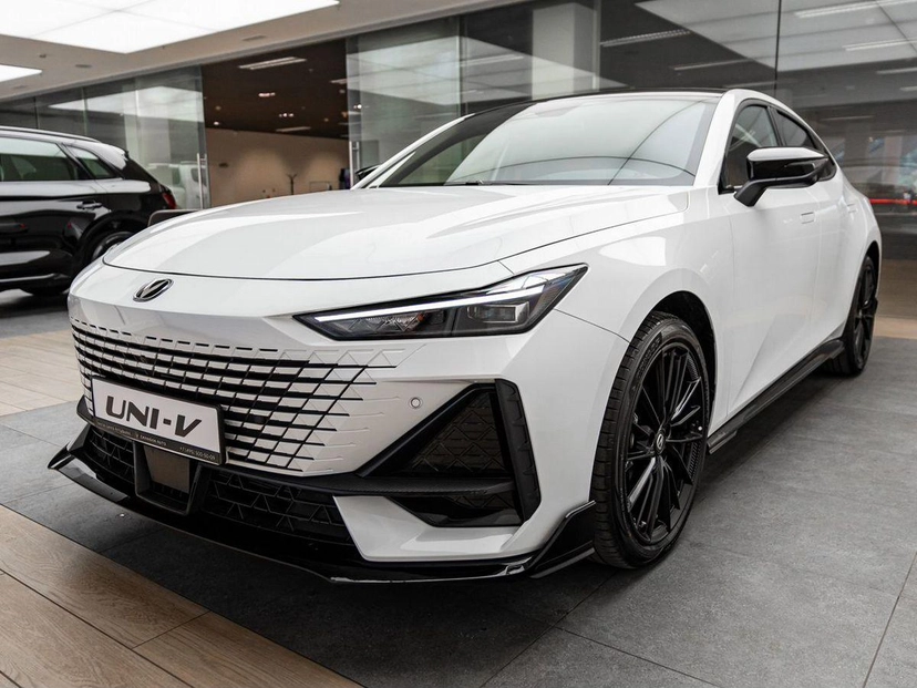 Автомобиль Changan UNI-V I поколение 1.5 AMT (181 л.с.) Luxe Белый 2024