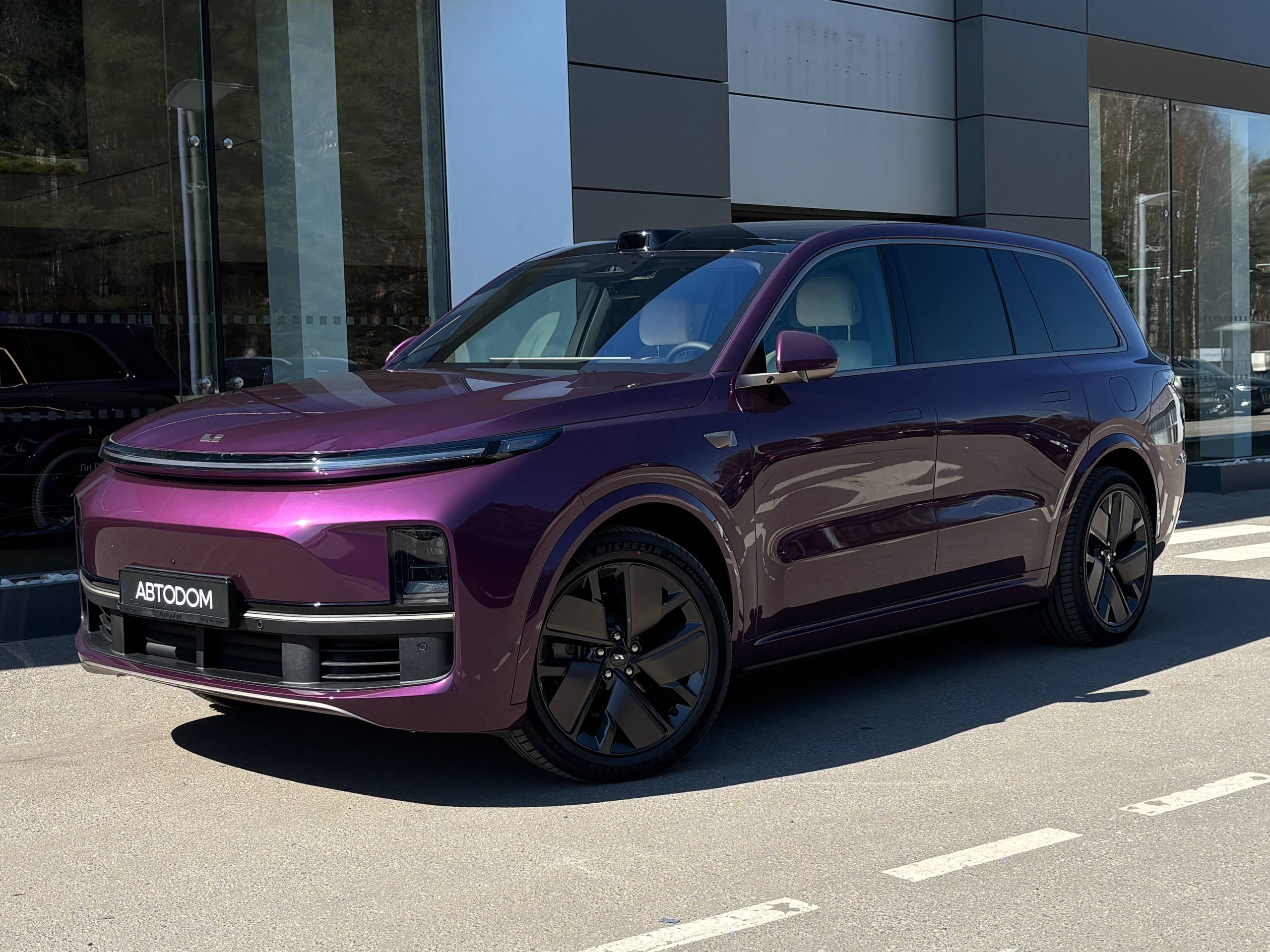 LiXiang L9 I [рестайлинг] 1.5hyb AT 4WD (449 л.с.) Ultra Фиолетовый 2026 