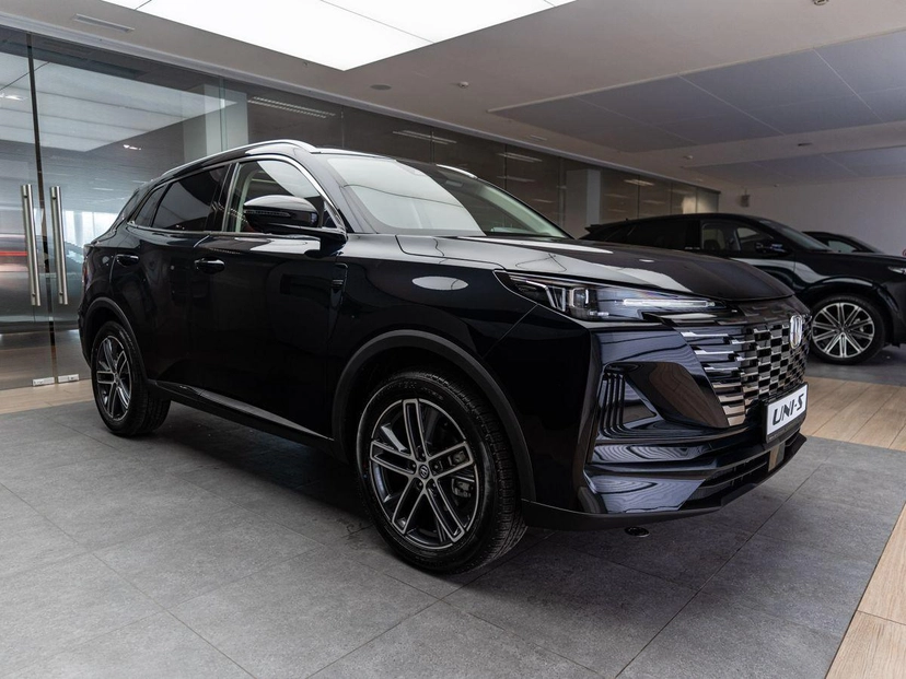 Автомобиль Changan UNI-S I поколение 1.5 AMT (181 л.с.) Tech Чёрный 2024