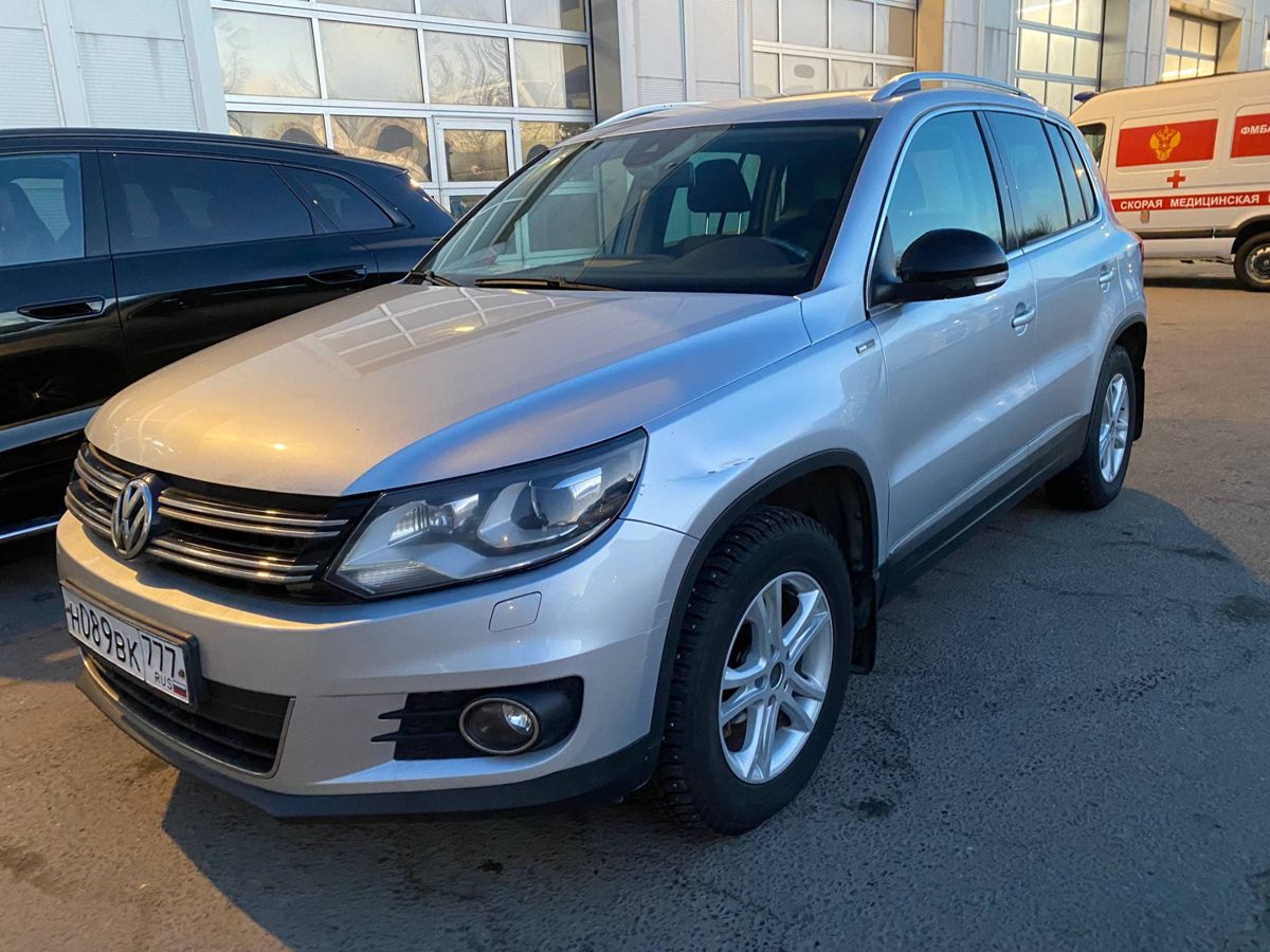 Автомобиль Volkswagen Tiguan I [рестайлинг] 2.0 AT 4WD (170 л.с.) Sochi Edition Серебристый 2013 с пробегом 143 825 км