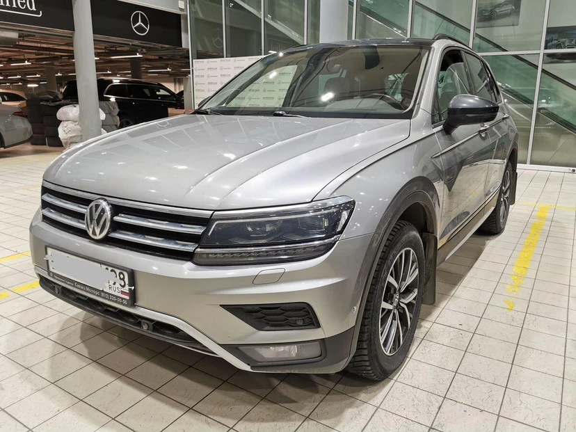 Автомобиль Volkswagen Tiguan II поколение 2.0 AMT 4WD (180 л.с.) Offroad Серый 2019 с пробегом 89 250 км