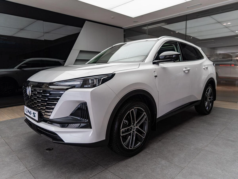 Автомобиль Changan UNI-S I поколение 1.5 AMT (181 л.с.) Tech+ Белый 2024