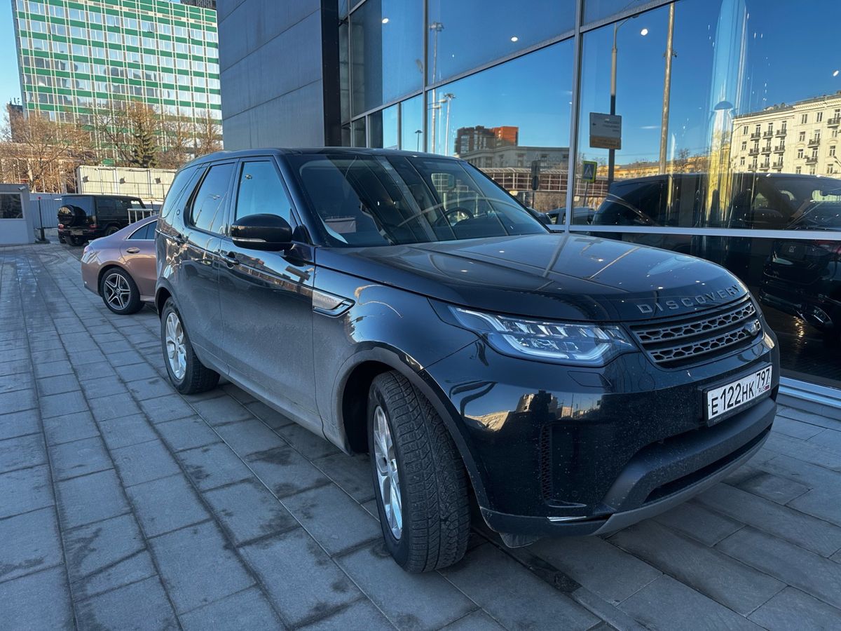 Автомобиль Land Rover Discovery V поколение 3.0d AT 4WD (258 л.с.) Base Чёрный 2018 с пробегом 63 000 км