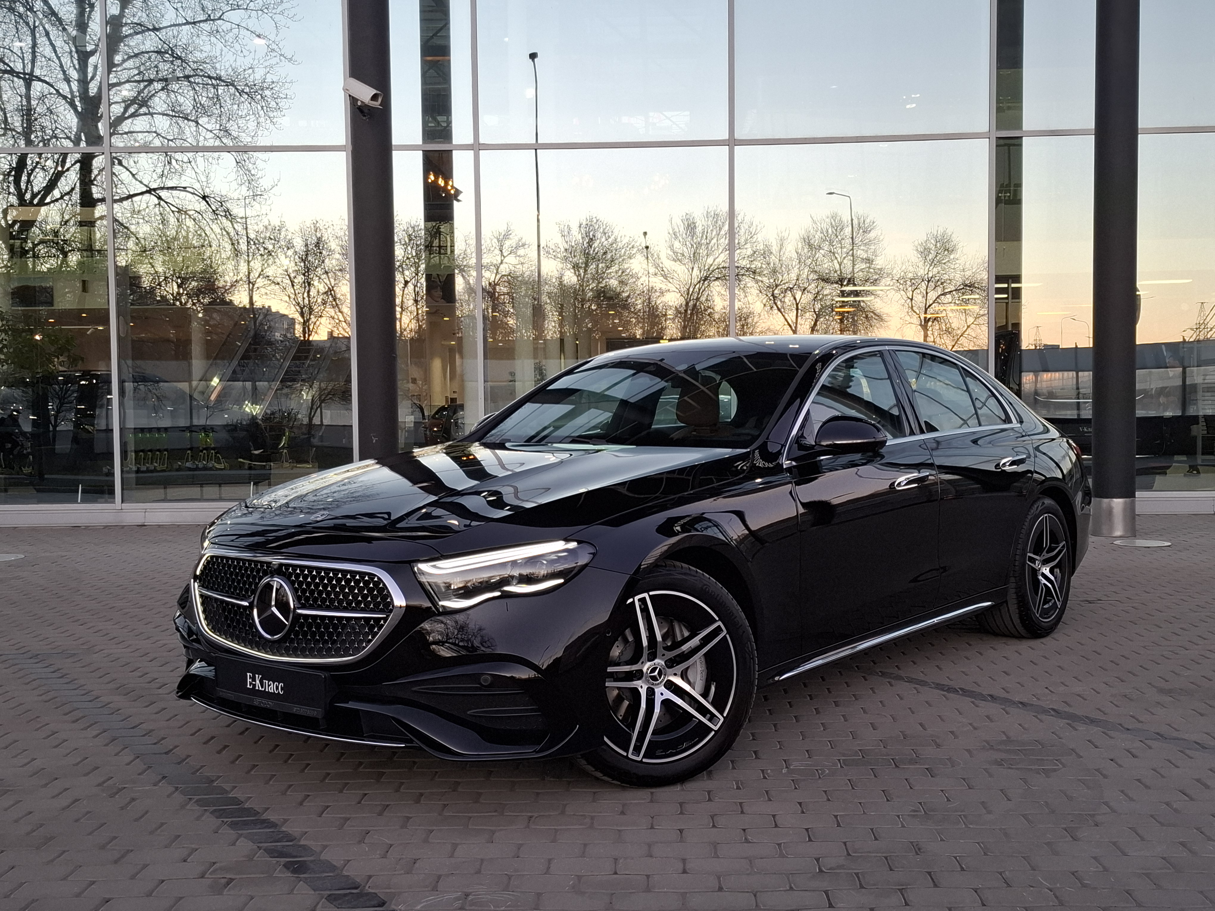 Mercedes-Benz E-Класс VI поколение (W214/S214) 2.0 AT 4Matic (258 л.с.) Base Чёрный 2025 