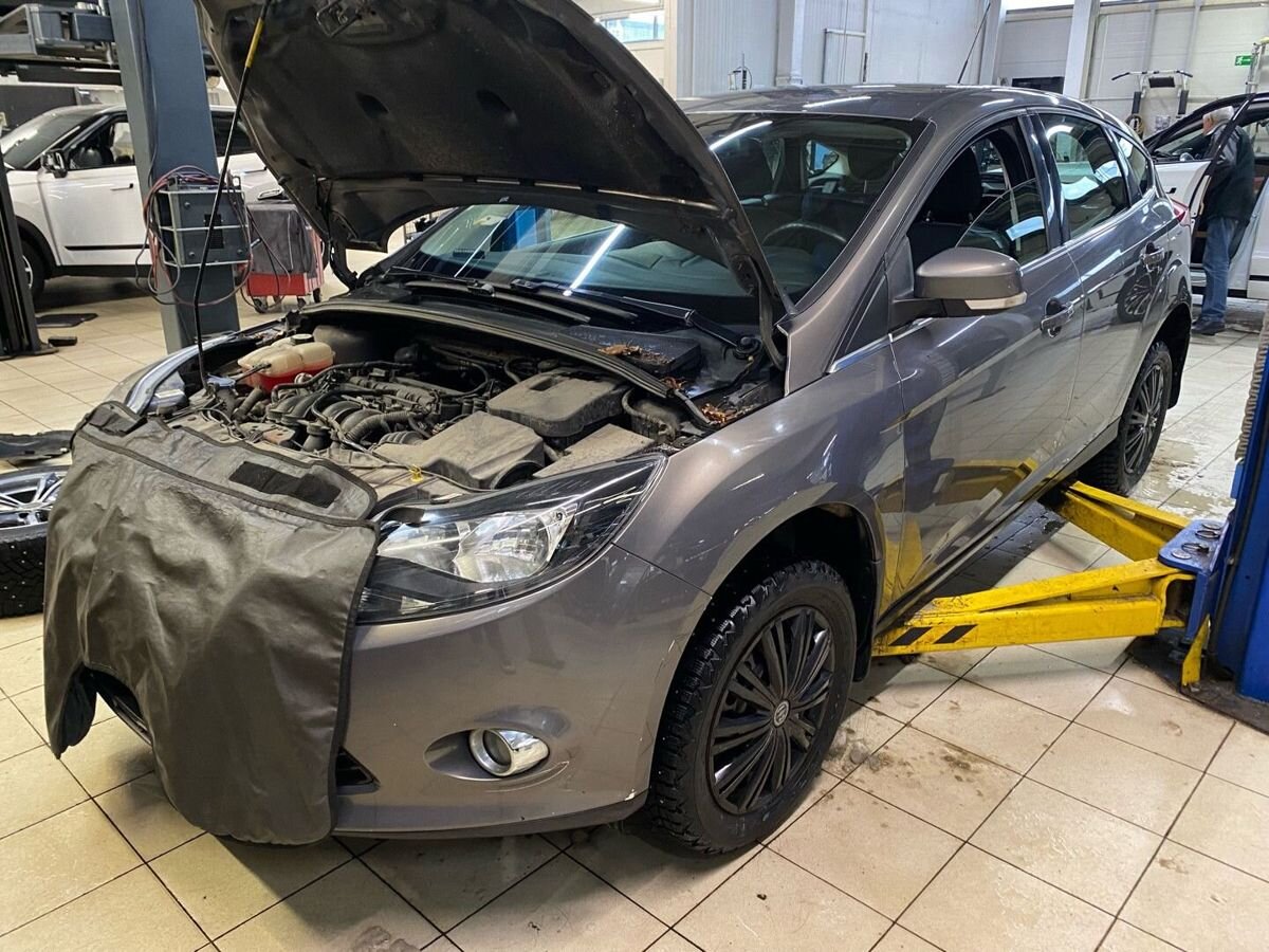 Автомобиль Ford Focus III поколение 1.6 MT (125 л.с.) Titanium Серый 2012 с пробегом 90 236 км