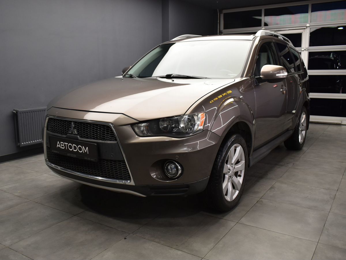 Mitsubishi Outlander II [рестайлинг] 2.0 CVT 4WD (147 л.с.) Instyle Коричневый 2010 с пробегом 207 886 км