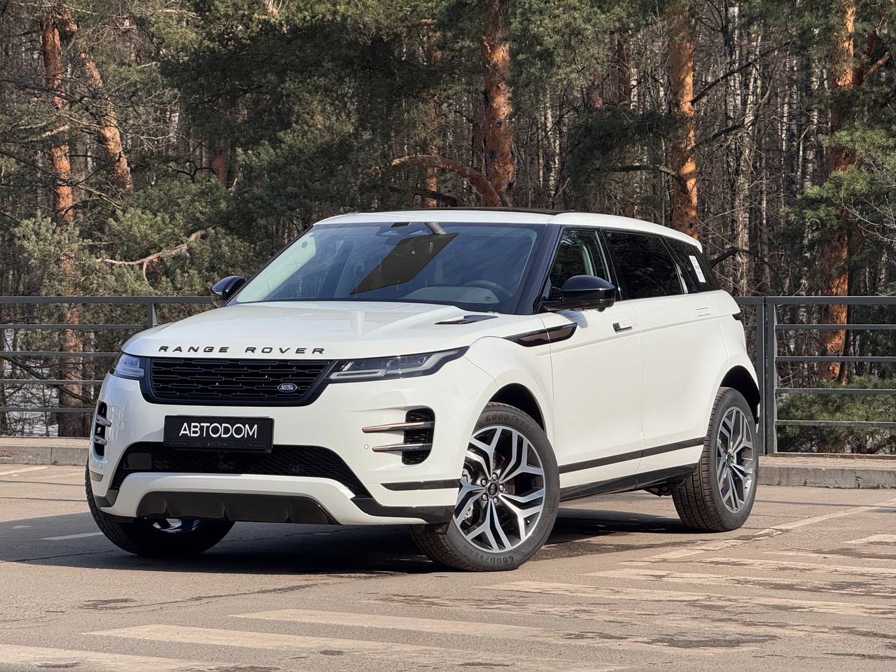 Автомобиль Land Rover Range Rover Evoque II [рестайлинг] 2.0 AT 4WD (249 л.с.) SE Белый 2025 