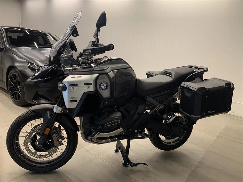 Мотоцикл BMW Motorrad R 1300 GS Adventure I поколение R 1300 GS Adventure Base Чёрный 2024 с пробегом 11 км