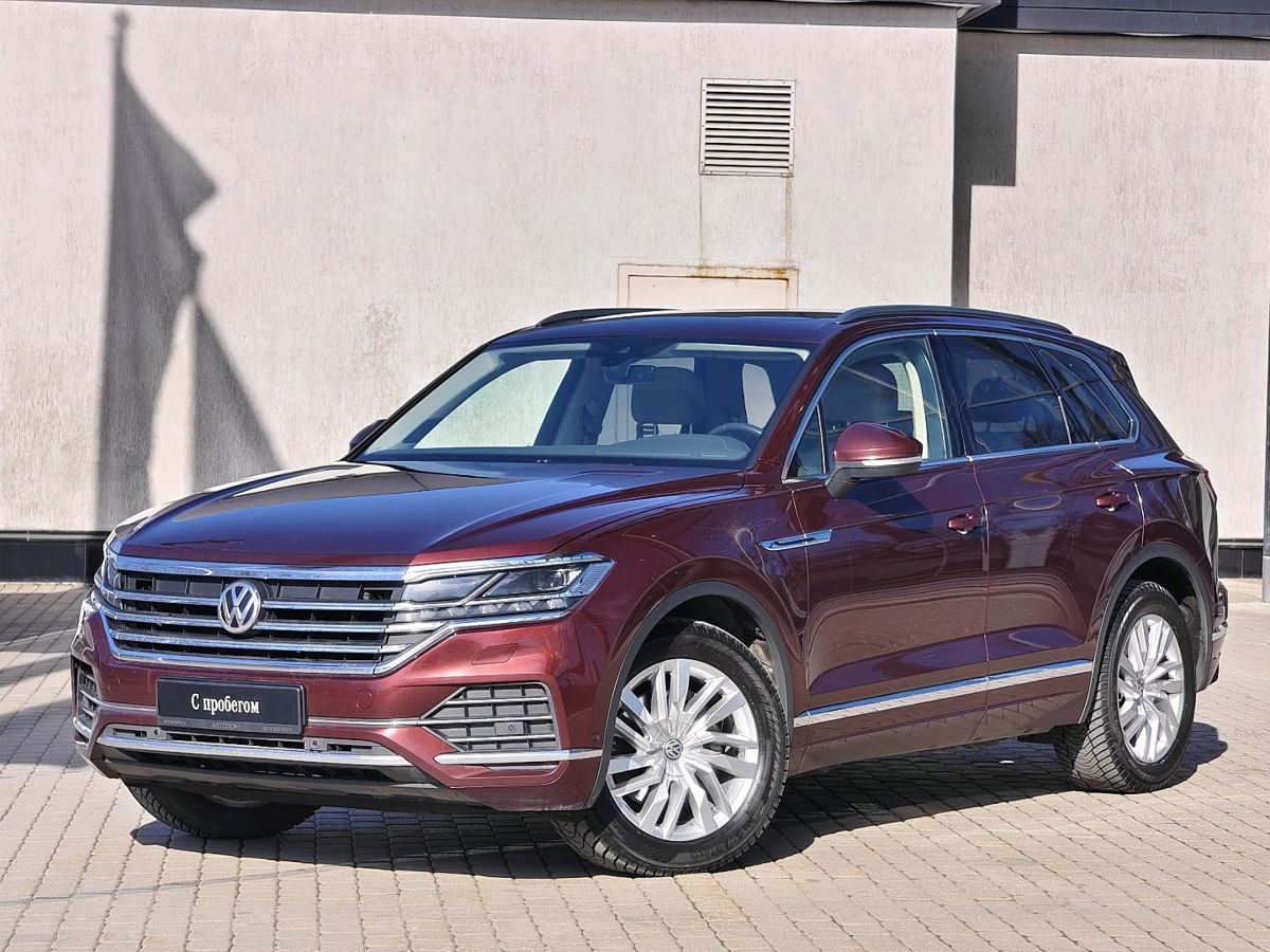 Автомобиль Volkswagen Touareg III поколение 3.0d AT 4WD (249 л.с.) Exclusive Красный 2019 с пробегом 115 445 км