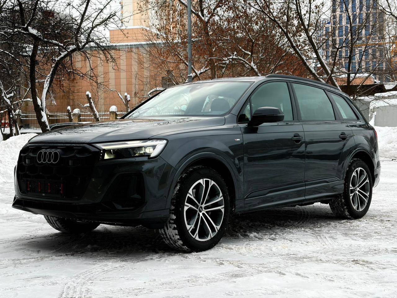 Автомобиль Audi Q5 Sportback I поколение (FY) 2.0 AMT 4WD (245 л.с.) 45 TFSI quattro S tronic Чёрный 2025 