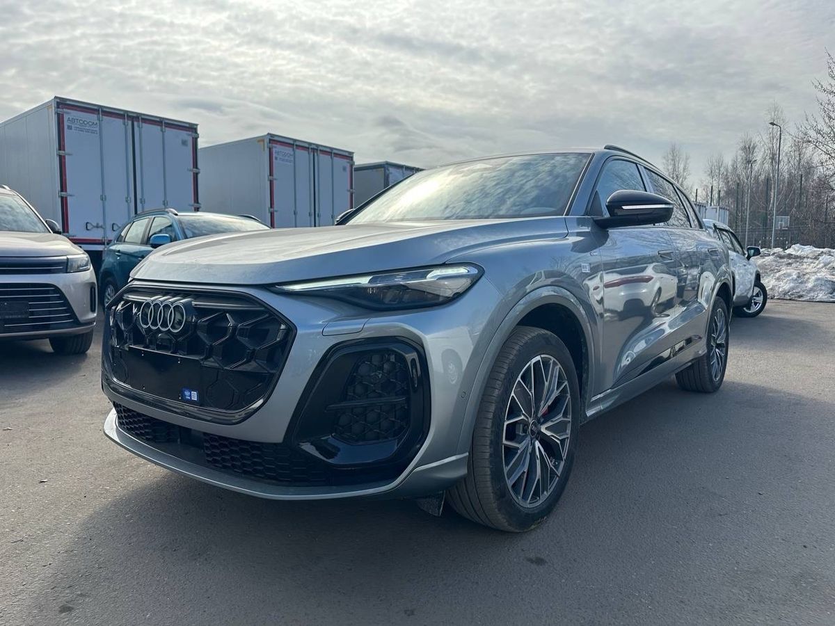 Автомобиль Audi Q5 II (FY) [рестайлинг] 2.0 AMT 4WD (204 л.с.) Импорт Серебристый 2025 с пробегом 50 км