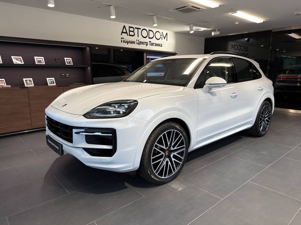 Автомобиль Porsche Cayenne III [рестайлинг] 3.0 AT 4WD (353 л.с.) Black Edition Белый 2025 