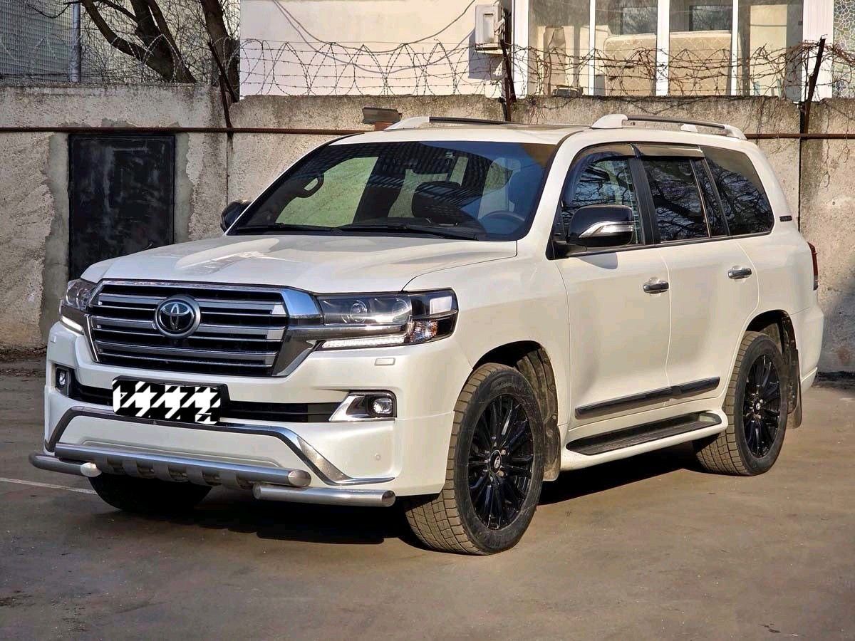 Автомобиль Toyota Land Cruiser IX (J200) [2-й рестайлинг] AT35 4.5d AT 4WD (249 л.с.) Arctic Trucks Белый 2017 с пробегом 115 194 км