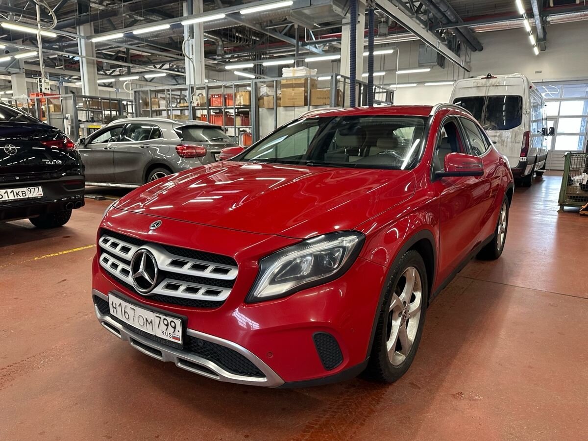 Автомобиль Mercedes-Benz GLA I (X156) [рестайлинг] 200 1.6 AMT (150 л.с.) Особая серия Красный 2019 с пробегом 115 007 км