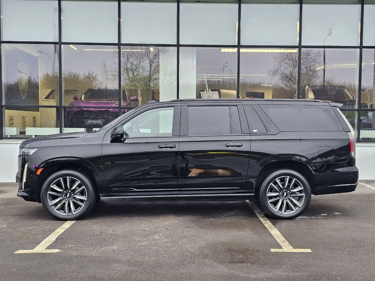 Автомобиль Cadillac Escalade V поколение 6.2 AT 4WD (416 л.с.) Premium Luxury Platinum ESV Чёрный 2022 с пробегом 54 199 км
