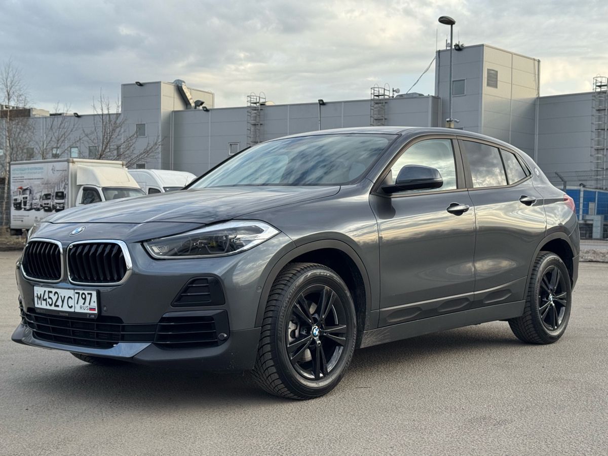 Автомобиль BMW X2 I поколение (F39) 1.5 AMT (140 л.с.) Base Серый 2021 с пробегом 11 920 км