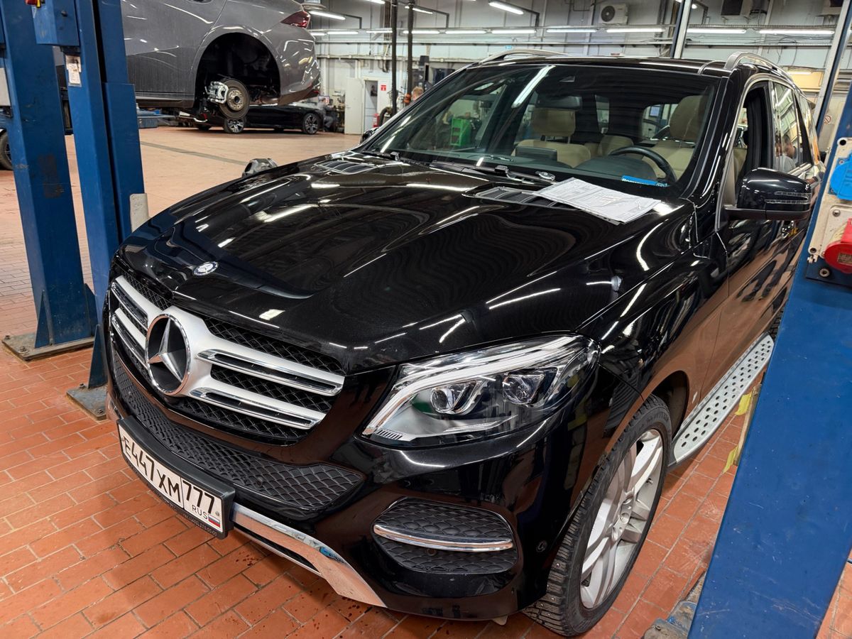 Автомобиль Mercedes-Benz GLE I поколение (W166) 300 3.5 AT 4Matic (249 л.с.) Grand Edition Чёрный 2016 с пробегом 61 220 км
